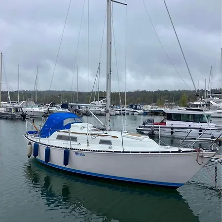 Yacht Centrum W Yachcie Zaglowym 보트호텔 그단스크