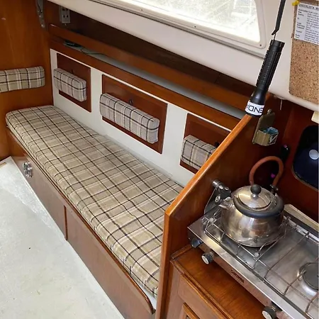 Yacht Centrum W Yachcie Zaglowym 보트호텔