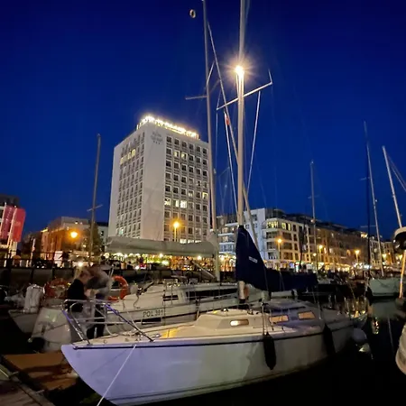 보트호텔 Yacht Centrum W Yachcie Zaglowym 그단스크