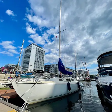 Yacht Centrum W Yachcie Zaglowym 그단스크