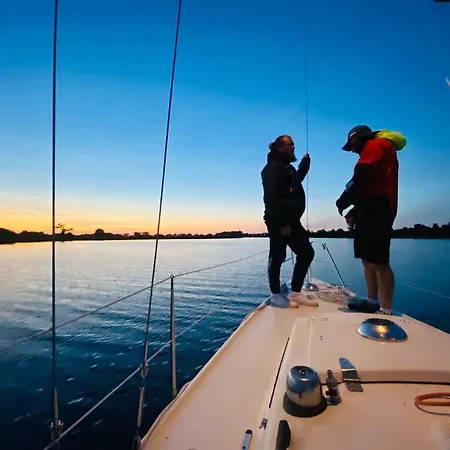 Yacht Centrum W Yachcie Zaglowym