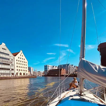Yacht Centrum W Yachcie Zaglowym Gdaňsk