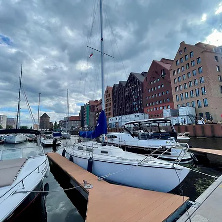 Yacht Centrum W Yachcie Zaglowym * Gdaňsk