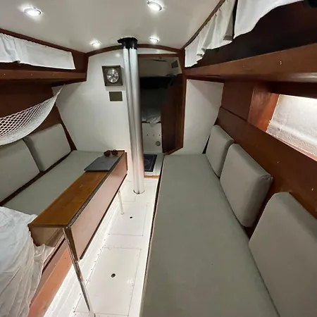 Yacht Centrum W Yachcie Zaglowym * Gdaňsk