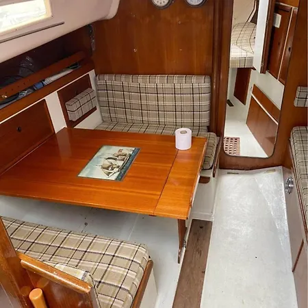 Yacht Centrum W Yachcie Zaglowym Botel *