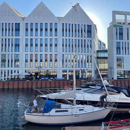 Yacht Centrum W Yachcie Zaglowym *