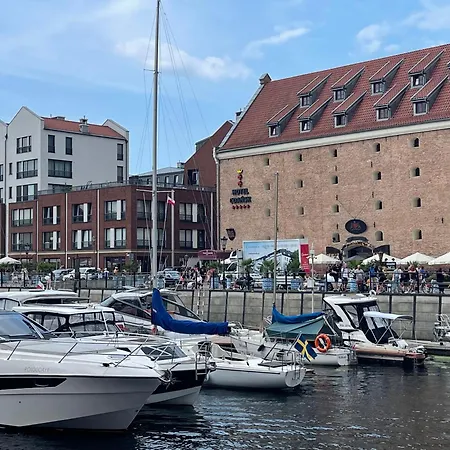 Botel Yacht Centrum W Yachcie Zaglowym