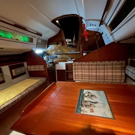 Yacht Centrum W Yachcie Zaglowym Botel *